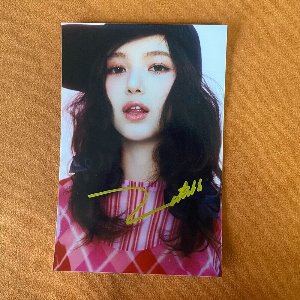 NEWJEANS DANIELLE Autographed Signed Photo K-POP Collection 4*6