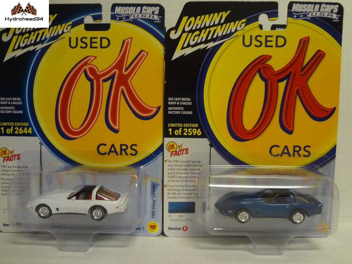 Johnny Lightning 1982 Chevy Corvette PAIR JLMC032 A&B 1:64