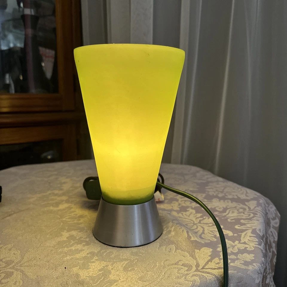 Beaker Accent 灯 绿色 带铝底座 LS-3724 灯泡 含 Y2K — 第 2/4 张图片
