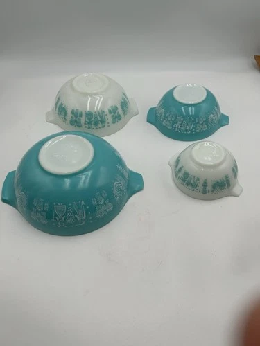 PYREX Set of 4 Turquoise & White Amish Butterprint Cinderella Bowl  441-444