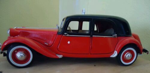 Citroen Taxi 15CV 6 Cyl 1952 Die Cast Maisto 1:18 Diecast Metal Car Red/Black