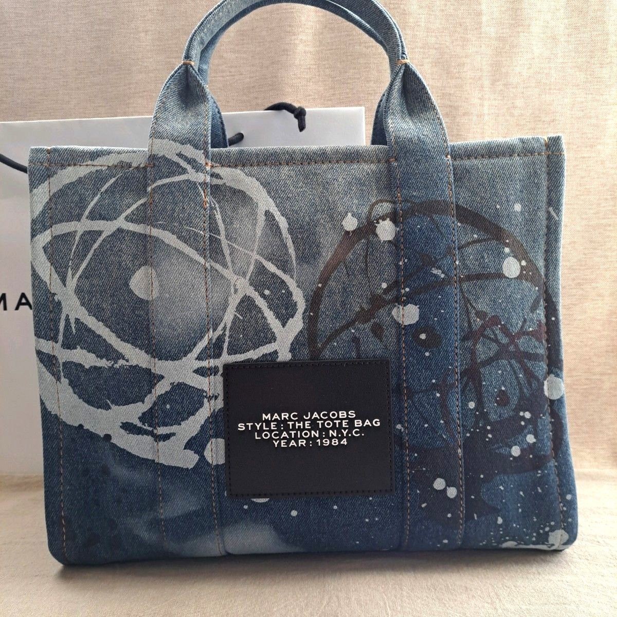 MARC JACOBS × FUTURA デニムトートバッグ ラージ MARC JACOBS × FUTURA デニムトートバッグ ラージ MARC JACOBS