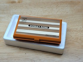 NINTENDO Donkey Kong Game and Watch in Excellent Condition (DK-52) 1982