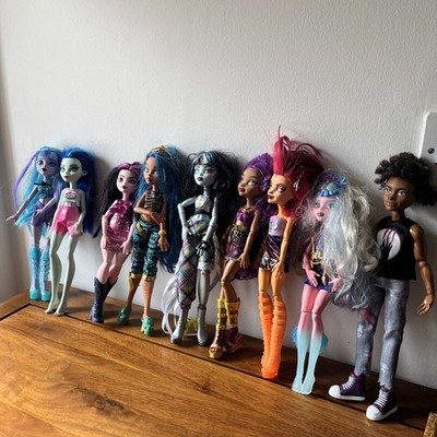9 Monster High Dolls Clawd Lagoona Draculaura Cleo Clawdeen Frankie Twyla Ghouli