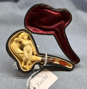 Tiny antique meerschaum cheroot holder of (another) unclothed lady (X2588)