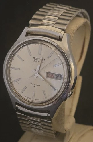 Men's Vintage 1980's Seiko Automatic Model # 7009-8029-P.FREE  SHIPPING.