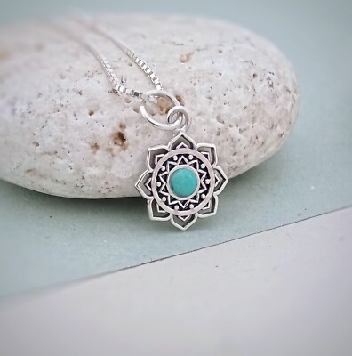 Zierliches Mandala Lotusblüte Charm in Sterlingsilber & Türkis, Boho Anhänger