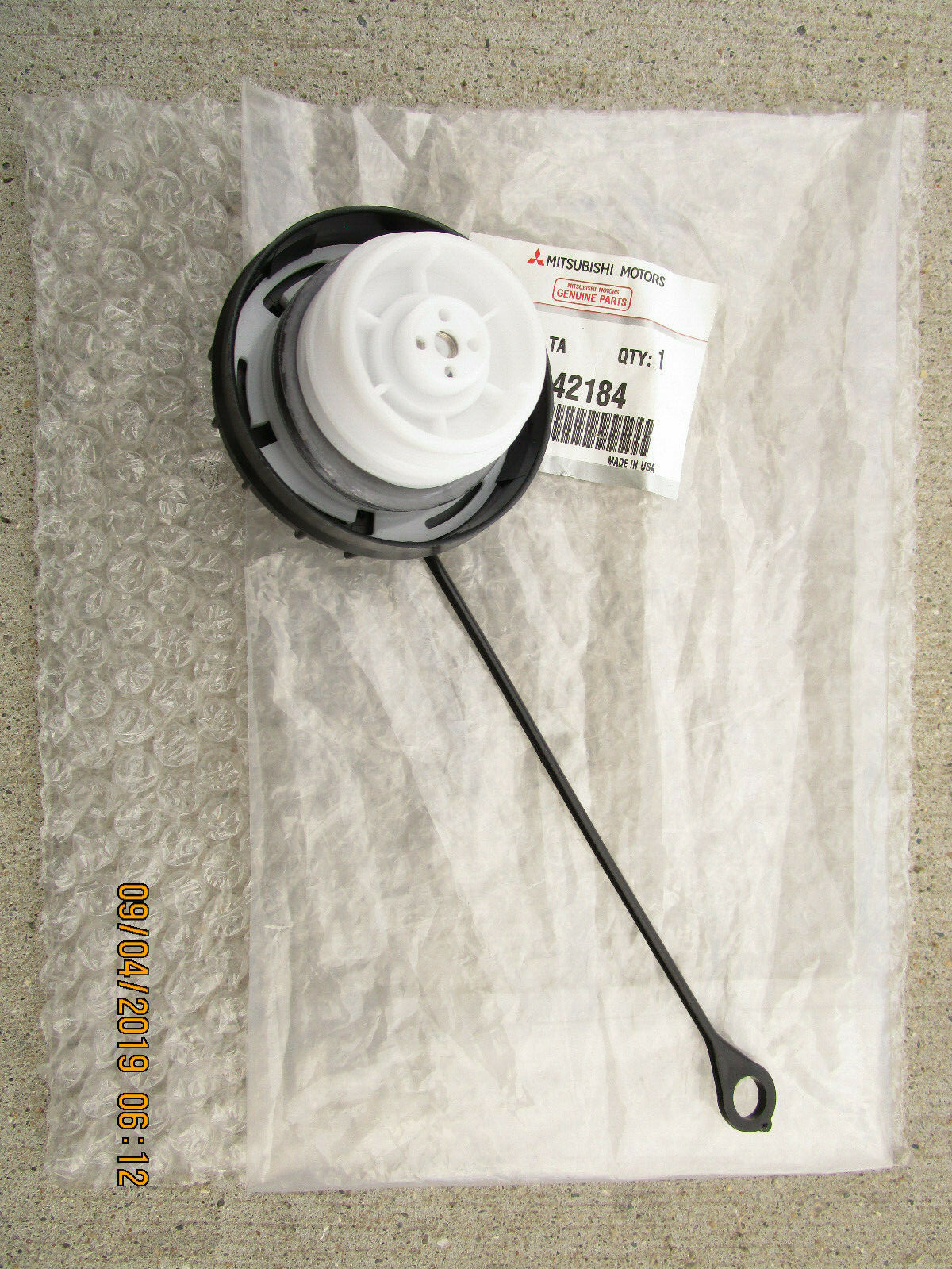 98 98 MITSUBISHI ECLIPSE FUEL GAS TANK FILLER CAP COVER WITH TETHER