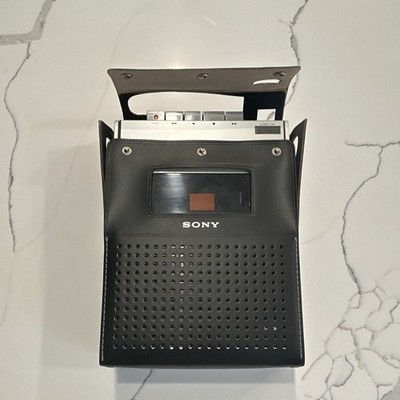 Sony Walkman 530 Cassette Tape Recorder AM/FM Mic In Headphone Out Black/Silver