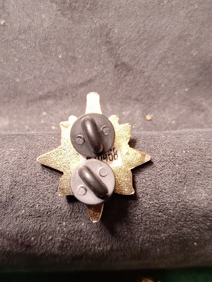 Pin de solapa de metal clásico Battlestar Galactica Viper Pilot cuello plateado (159FLA) Foto 2 de 2