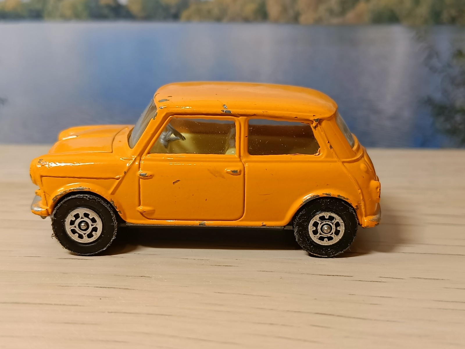コーギー　Corgi Toys Morris Mini-Minor CORGI #226 MORRIS MINI MINOR, LIGHT BLUE W/ RED INTERIOR, SPUN