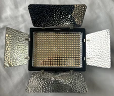 Handheld LED Video Light YONGNUO YN300 II