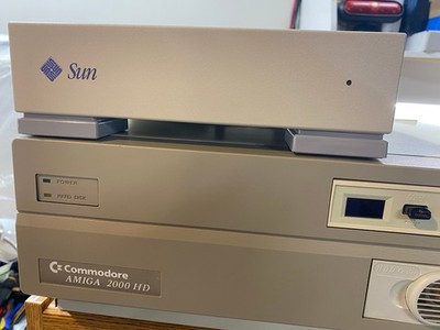   Commodore Sun Model 411 SCSI External Hard Drive for Amiga 2000/3000/4000 Set