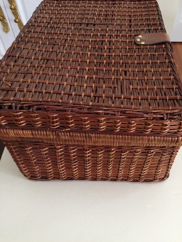 SPRING SPECIAL: Vintage-Large-Wicker Picnic Basket - Picture 9 of 11