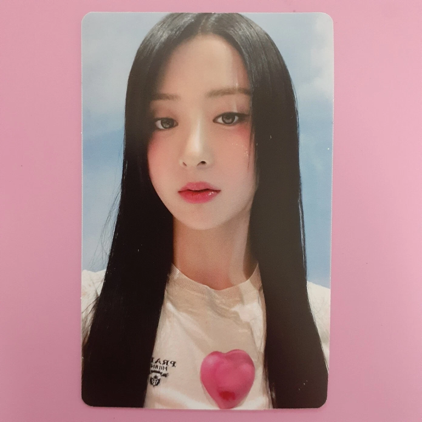 Yunjin - Unforgiven Lucky Draw photocard photocard
