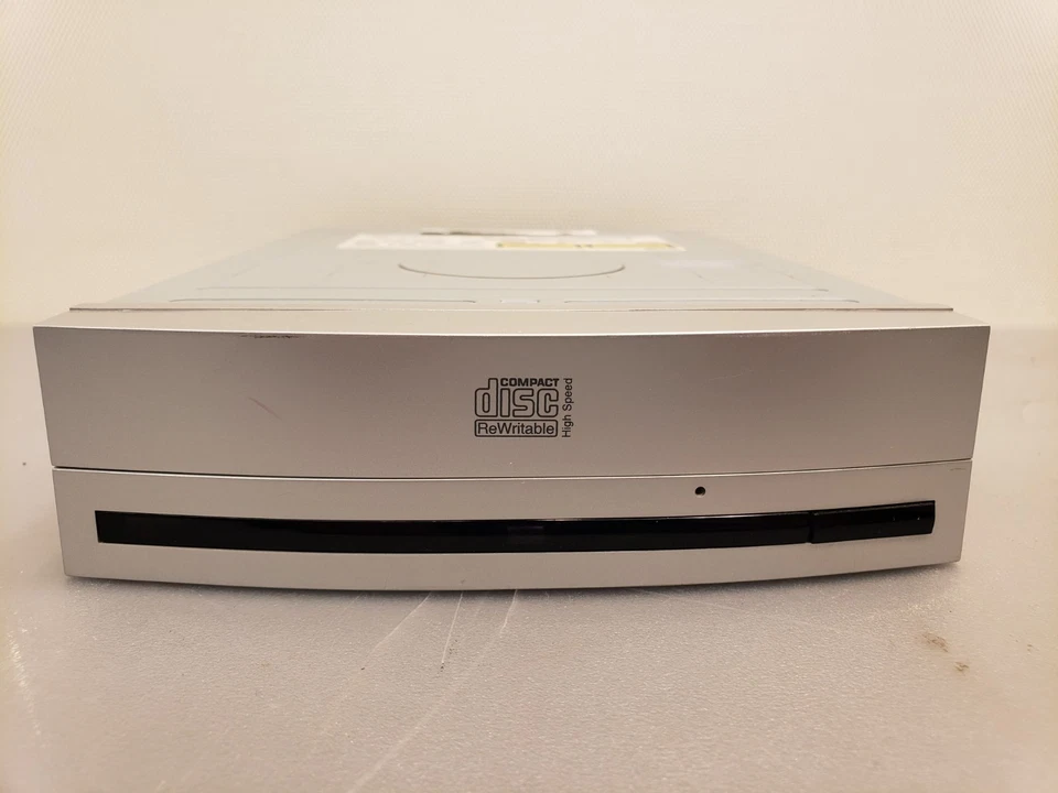 H-L Hitachi GCE-8320B CD-R/RW 32X10X40 IDE CDROM Optical Drive Burner - Image 2 of 4
