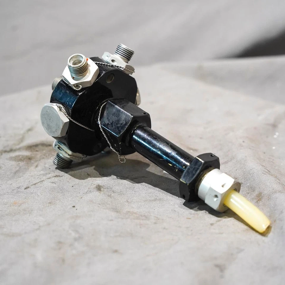 Unidad de dosificación de hielo Cirrus SR-22 ala P/N 17354-001, PU300EC147 (0122-310) Foto 4 de 4