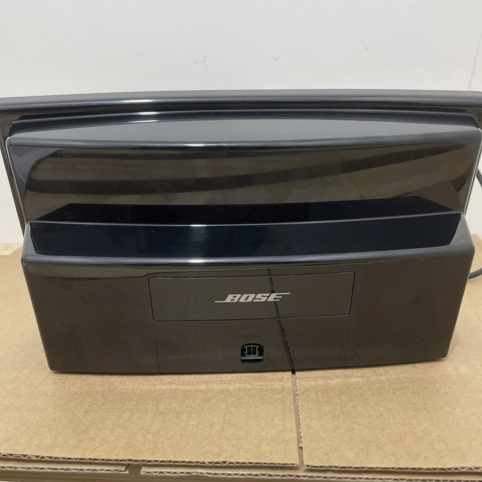 Bose SoundDock Portable Digital Music System w/ Power Suppy No Remote - Image 3 of 4
