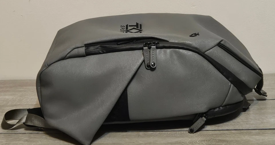 Mochila Vessel PrimeX DXR Signature TOC Logo Gris Cuero Sintético Premium Foto 2 de 4