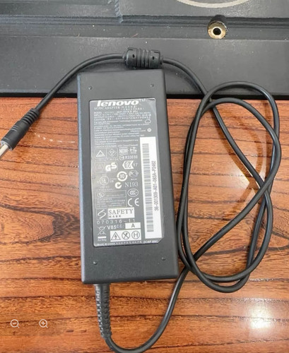 Lenovo ADP-90YBB 19V 4.74A 90W Laptop Netzteiladapter Ladegerät