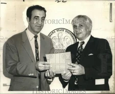 1970 Press Photo Dr. Leo Abood chatting with Dr. Richard Paddison at LSU