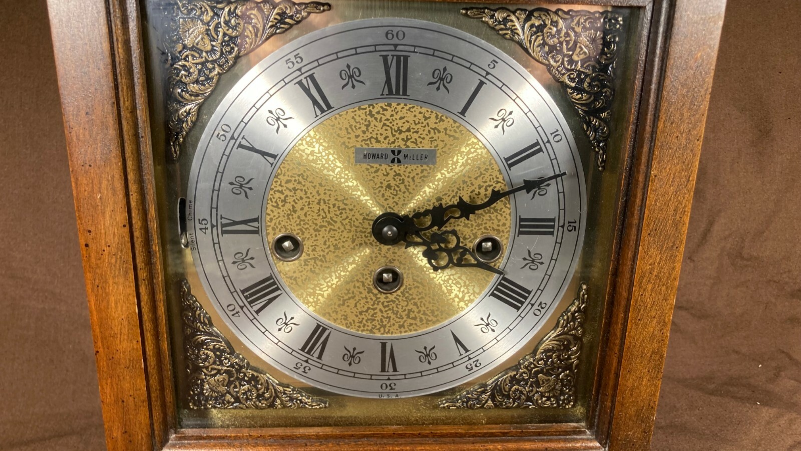 Vintage Howard Miller Model 612437 Keywound Mantel Clock Westminster