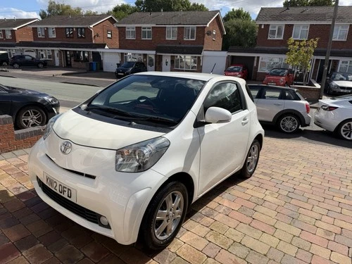 2012 Toyota iQ, photograph 15