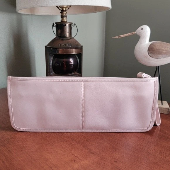 Muñequera grande de cuero rosa Hobo International Foto 2 de 4