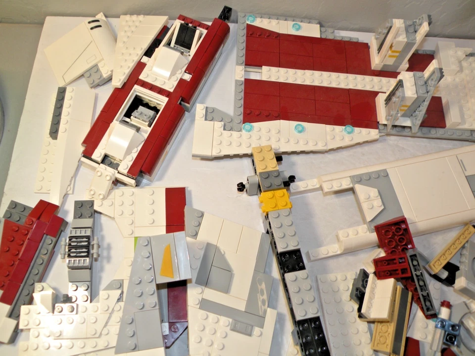 LEGO Star Wars Republic Gunship 75309 RETIRADO incompleto Foto 2 de 4