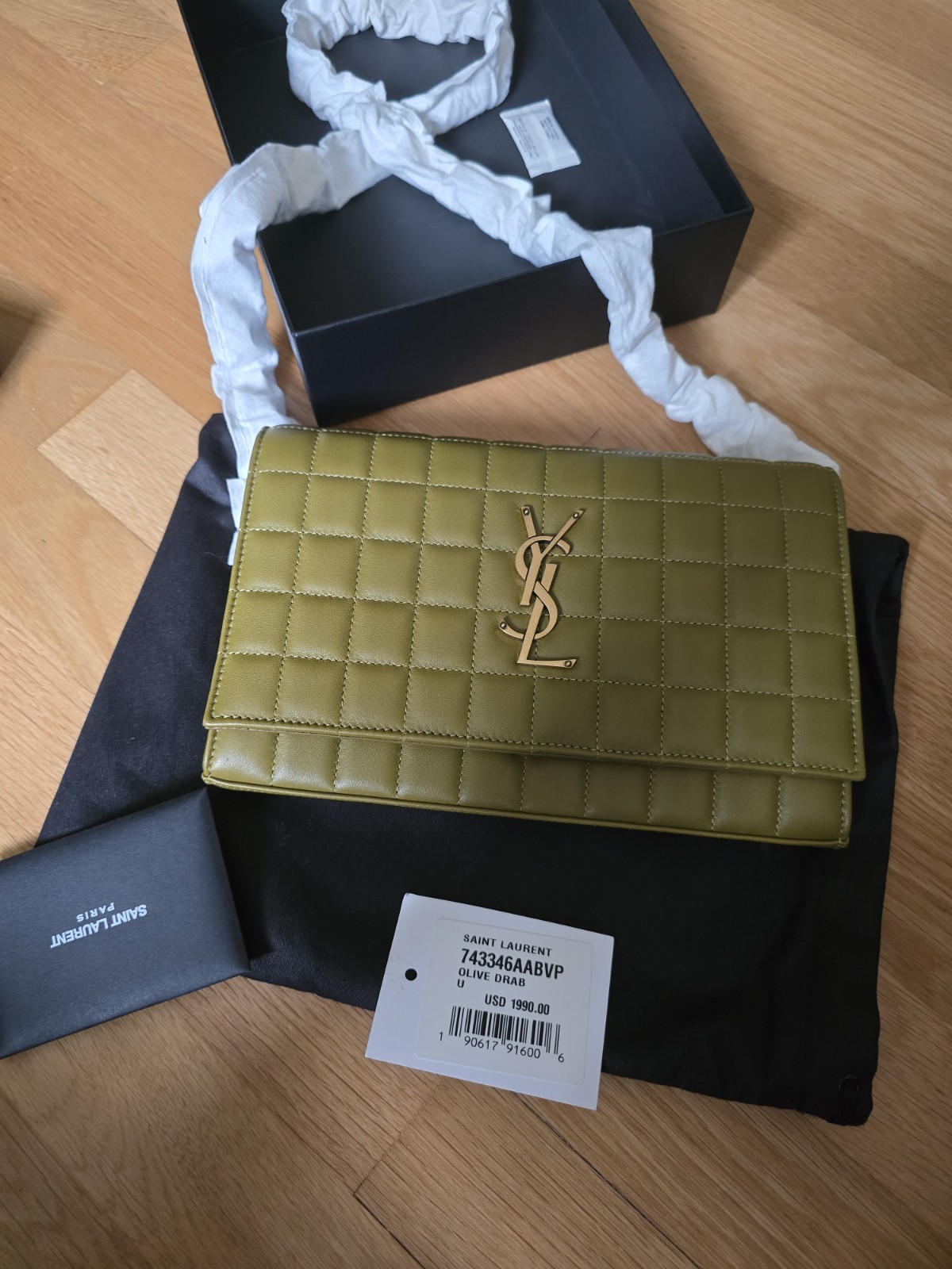 Portafoglio Saint Laurent Cassandre su catena in oliva nuovo con etichette