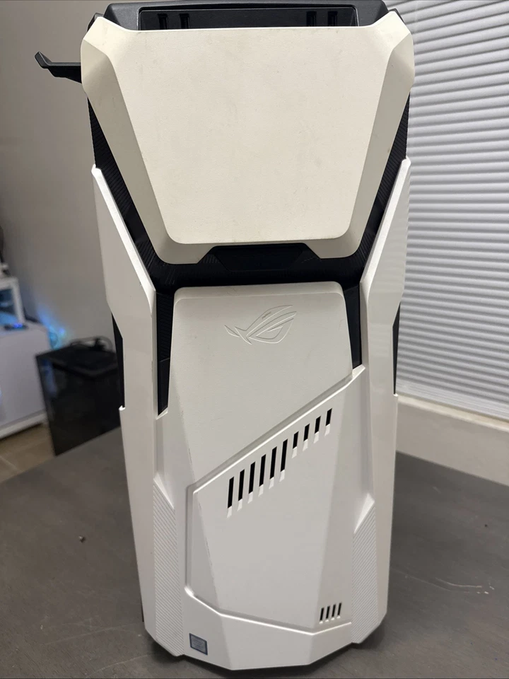 ASUS ROG Strix PC Case ATX - GAMING PC CASE RETRO - Image 2 of 4