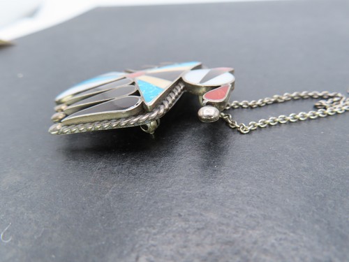 Colgante y cadena Thunderbird con incrustaciones de plata de ley y múltiples piedras de colección, 13,7 g - Imagen 4 de 8