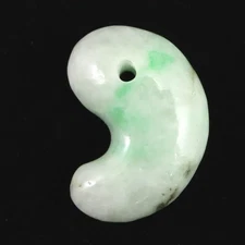 Itoigawa Jade Magatama 30mm Light Green Okinawa Rare Stone Used Condition