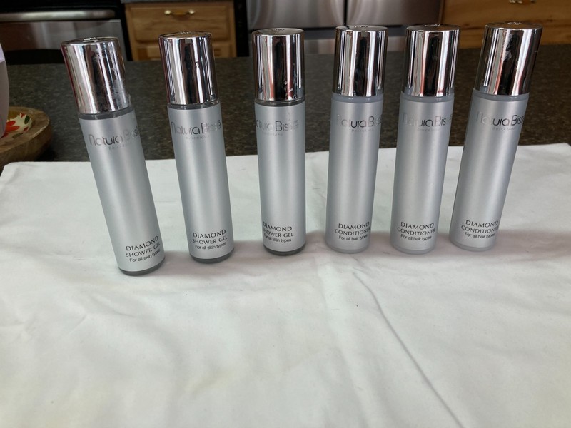 NATURA BISSE BARCELONA DIAMOND SHOWER GEL AND CONDITIONER TRUMP HOTEL