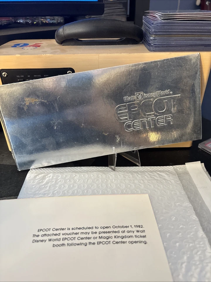  Boletos conmemorativos del día de apertura del Walt Disney World Epcot Center 1982 Foto 3 de 3