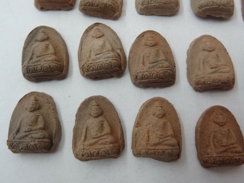 ANTICO LOTTO BUDDHISTA TIBETANO TIBETANO IN MINIATURA ARGILLA TSA TSA 20 PZ - Foto 4 di 8