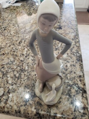 LLADRO GIRL WITH GOOSE #4682 MILK PAIL BUCKET HAND ON HIPS MATTE FINISH +BOX