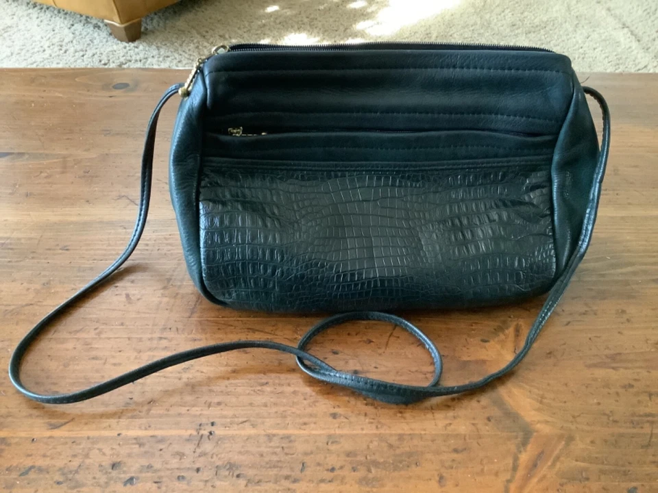 Cartera para mujer sobre el hombro de cuero verde bosque oscuro con correa ajustable