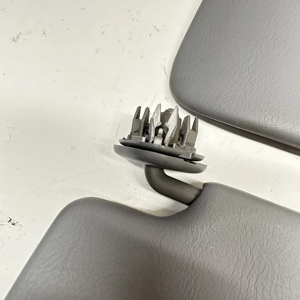 2002-2004 Honda CRV Sun Visor Set Pair Driver & Passenger (L & R) Gray Vinyl OEM Foto 4 de 4