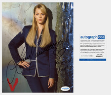 Laura Vandervoort signed "V" 8x10 Photo Hot SEXY Rare Lisa Inscription ACOA COA