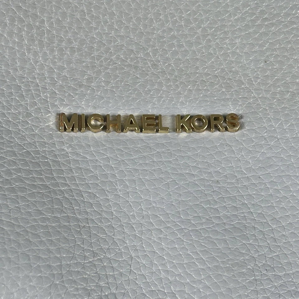 Bandolera Michael Kors Grande Convertible de Cuero Guijarro Bordada Foto 3 de 4