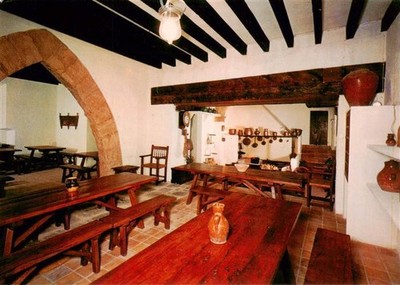 Puigpunent Son-Net Cocina-Siglo-XVI kitchen rustic furnishing wooden tables Gewo