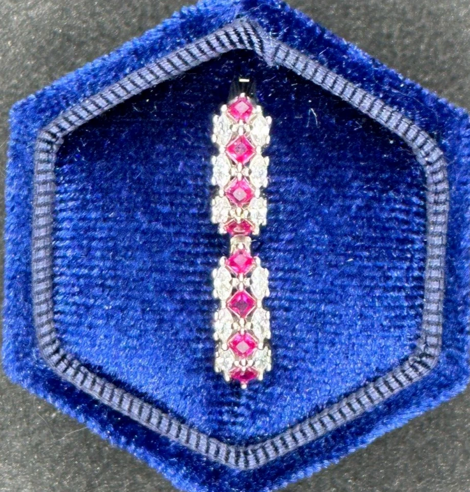 Aretes tipo argolla Huggie rojos rubí en plata de ley 925 maciza Foto 4 de 4