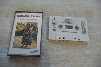 CESARIA EVORA CAP VERT LA DIVA AUX PIEDS NUS K7 AUDIO TAPE CASSETTE.