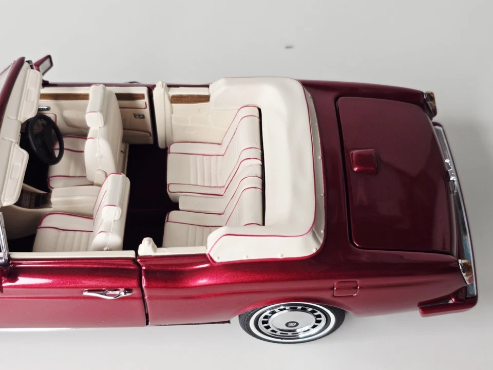 Franklin Mint - 1992 Rolls Royce Corniche Convertible Red - 1:24 Diecast- No Box - Image 4 of 4