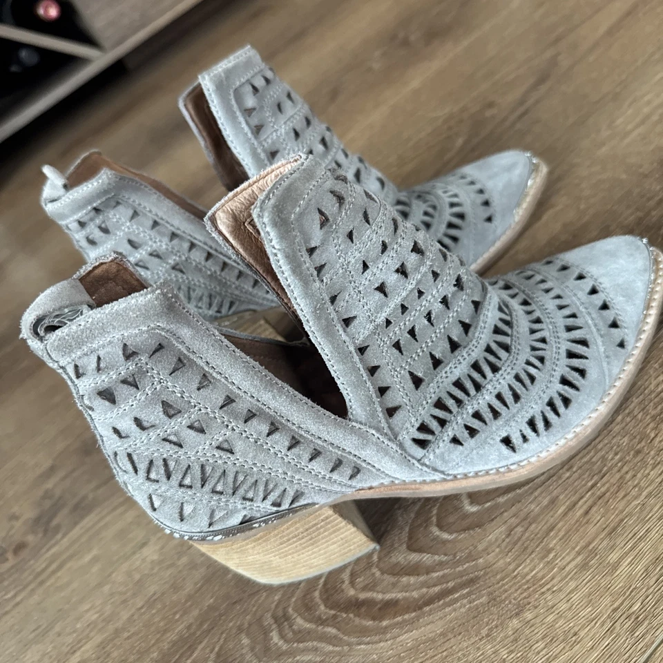 Jeffrey Campbell Taupe Suede Sabrosa Booties Womens Size 9 Cut-Out Boho Chic - Image 2 of 4