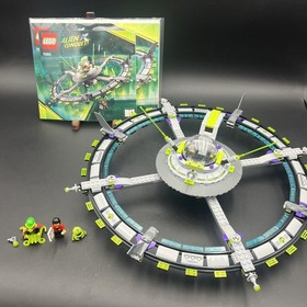 Lego 7065, Alien Conquest Mothership, 100% Complete w/ Figures and Manual