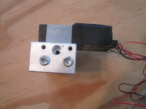 Un (1) colector Festo PRMY-5 1/8-4 con cuatro (4) válvulas solenoide MYH-3-2,3-L-LED - Imagen 5 de 6
