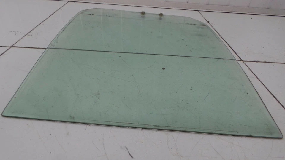 1998-2005 Suzuki Grand Vitara Rear Driver Side Window Glass - Image 4 of 4