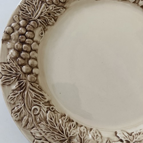 Euro Ceramica Vineyard Embossed Grapes & Leaves on Beige Various Pieces - Picture 13 of 14